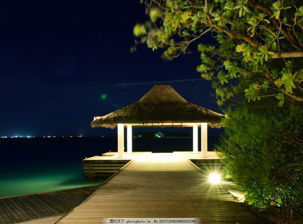 马尔代夫夜景 碧海蓝天 仙境 梦境 蓝天 大海 海洋 唯美海洋 海水 碧绿的海水 清澈 清澈的水 白云 蓝天白云 马尔代夫 马尔代夫沙滩 马尔代夫海滩 马尔代夫风光 蓝色 绿色 马尔代夫海景 天堂岛 海岛摄影 海景 木桥 印度洋 度假胜地 沙滩 旅游景点图片 摄影 自然景观 风景名胜 96DPI JPG